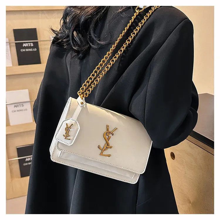 2025 Best-Selling Elegant Chain Shoulder Bag – Trendy Small Square Crossbody for Women - Image 3