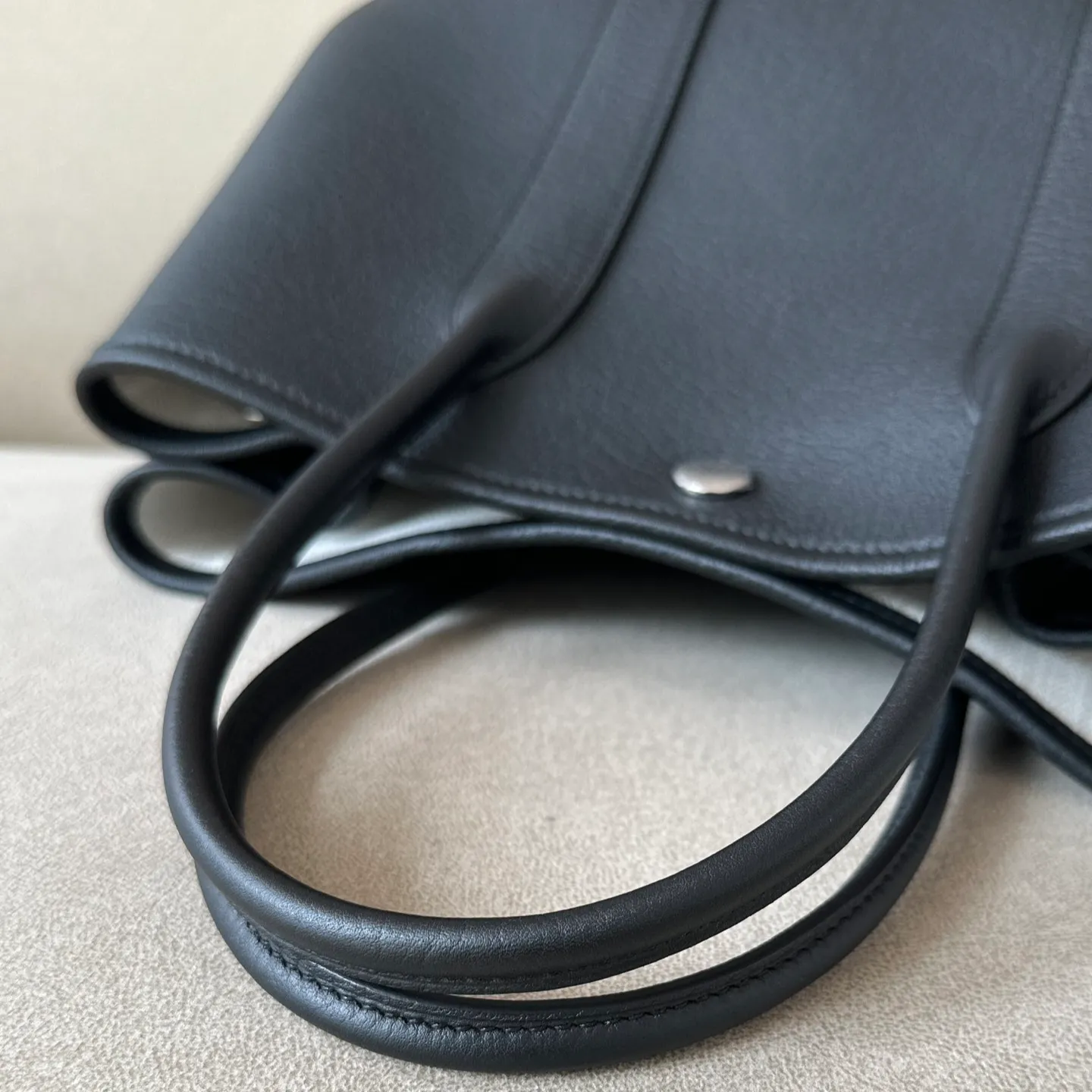 19A Classic Fashion Tote – Casual Commuter Handbag in Original Negonda Cowhide with Exquisite Button Detail (30cm / 36cm) - Image 3