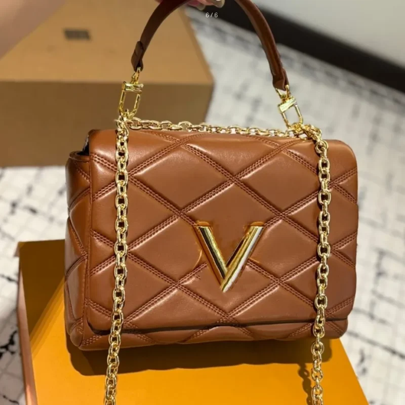 Elegant Gradient Twist Shoulder Bag – Spherical Leather Design with Chain Strap for Women