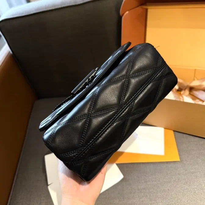 Designer Leather Twist Shoulder Bag – Adjustable Chain, Water Ripple Gradient, Elegant Spherical Style - Image 4