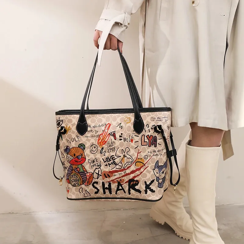Luxury Graffiti Bucket Bag – Women’s Designer Tote with Bear Charm & Large Capacity Hand Bag - Image 3