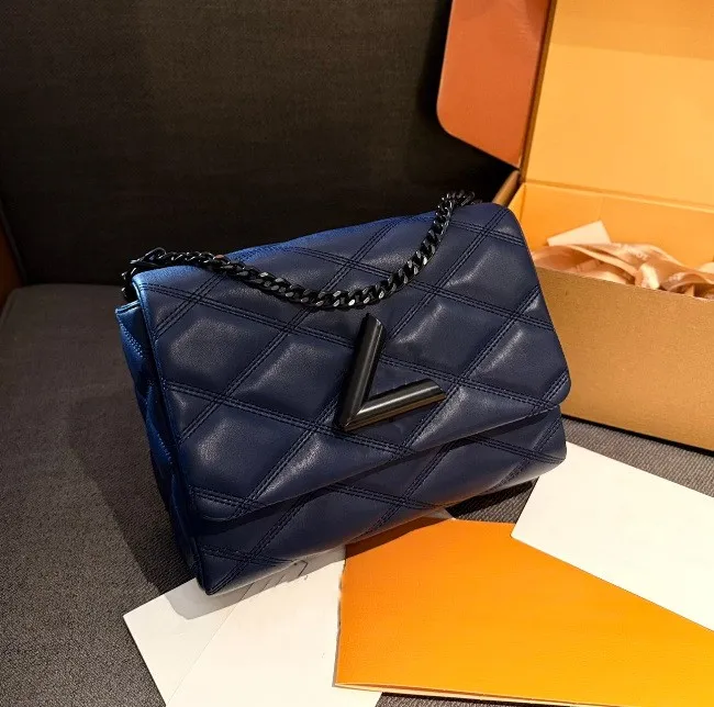 Designer Leather Twist Shoulder Bag – Adjustable Chain, Water Ripple Gradient, Elegant Spherical Style - Image 2