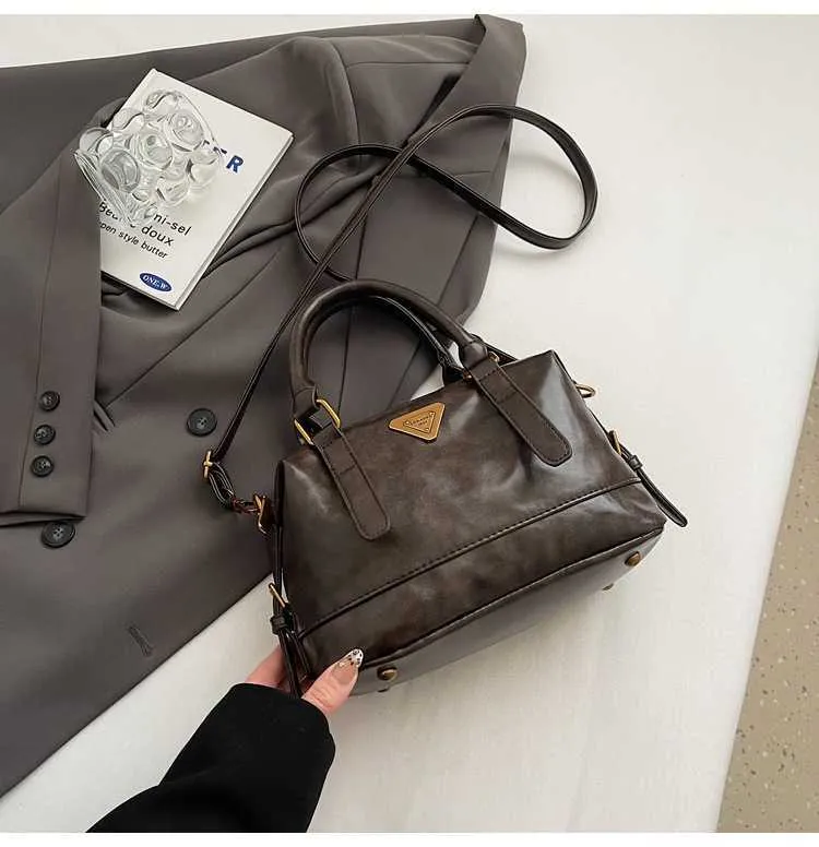 Spring Festival Designer Handbag – Fashionable Large-Capacity Crossbody & Shoulder Tote for Women - Image 8