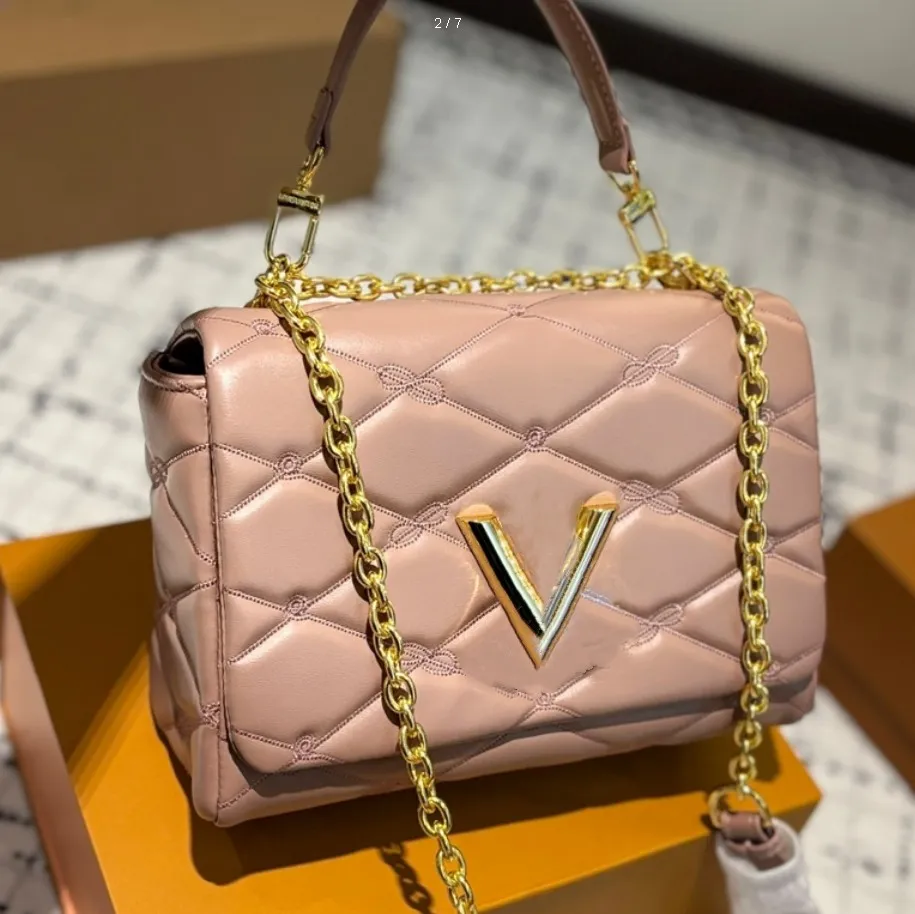 Elegant Gradient Twist Shoulder Bag – Spherical Leather Design with Chain Strap for Women - Image 3