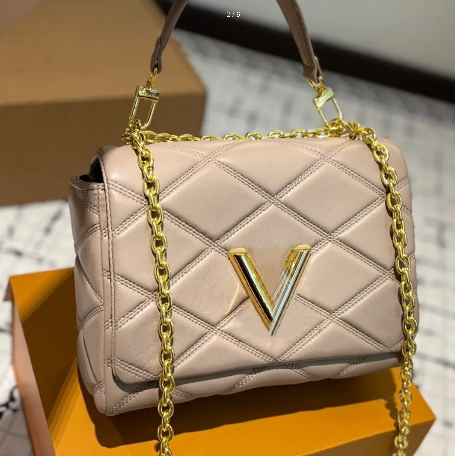 Elegant Gradient Twist Shoulder Bag – Spherical Leather Design with Chain Strap for Women - Image 6