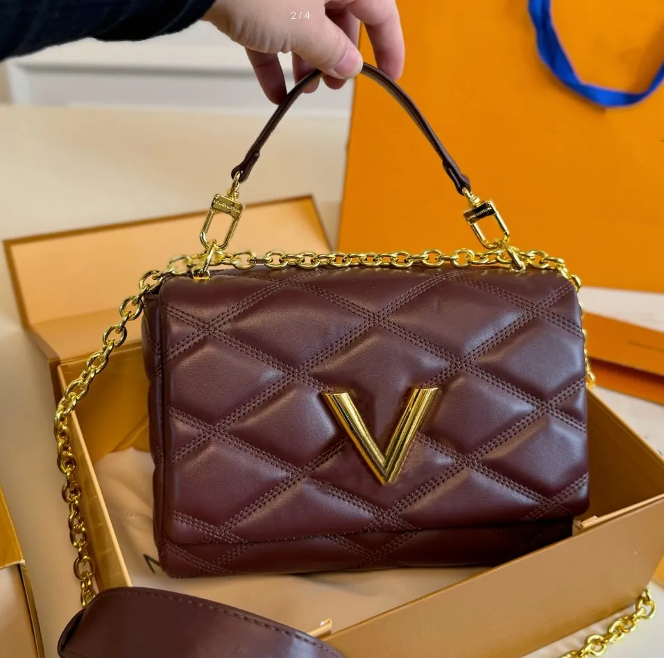 Elegant Gradient Twist Shoulder Bag – Spherical Leather Design with Chain Strap for Women - Image 10