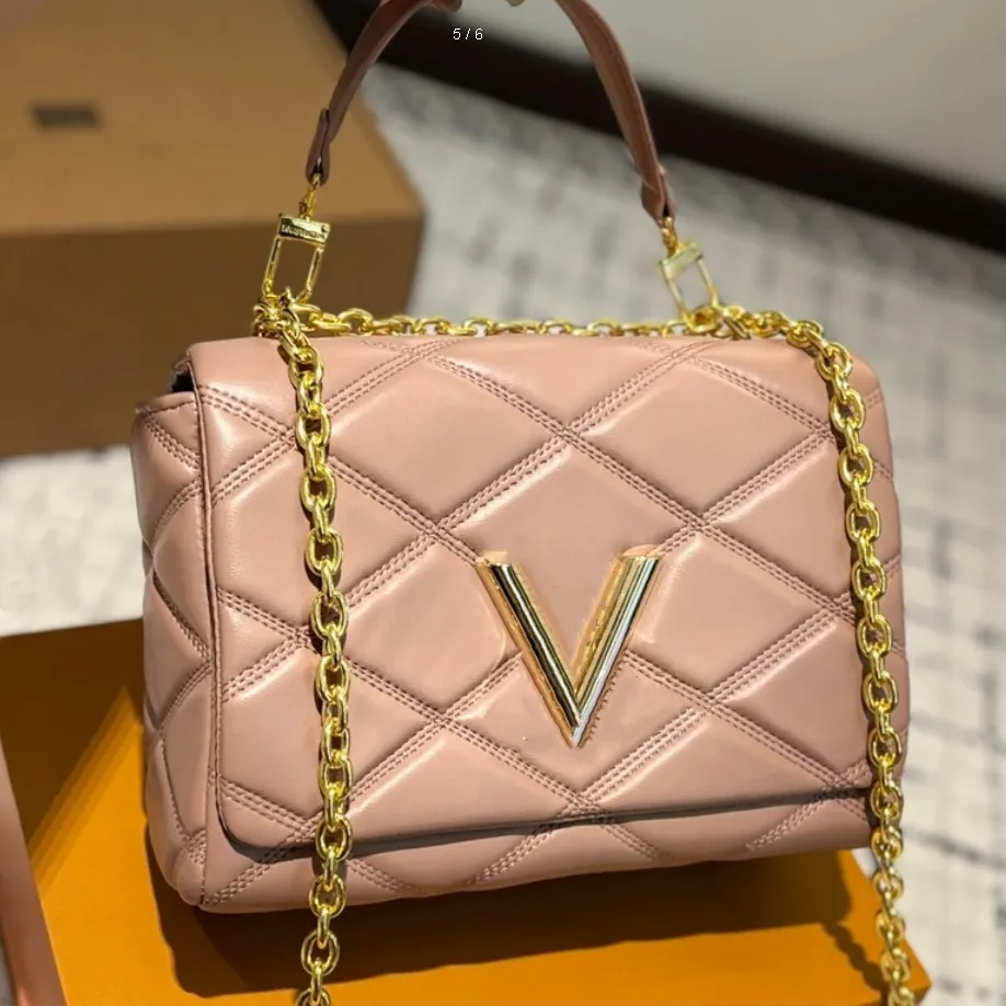 Elegant Gradient Twist Shoulder Bag – Spherical Leather Design with Chain Strap for Women - Image 2