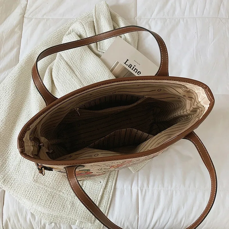 Luxury Graffiti Bucket Bag – Women’s Designer Tote with Bear Charm & Large Capacity Hand Bag - Image 6